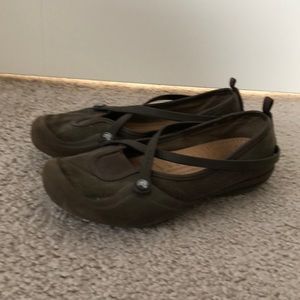 Women’s Brown Crocs Slip on